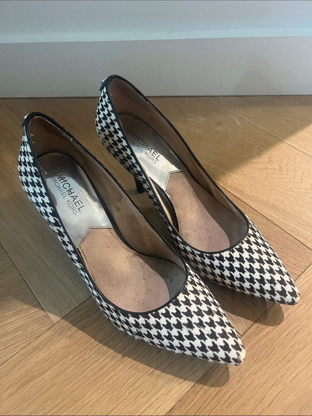 Michael Kors Black and White Houndstooth Pointed Pumps